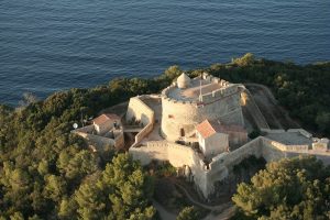 Fort camping Hyères  